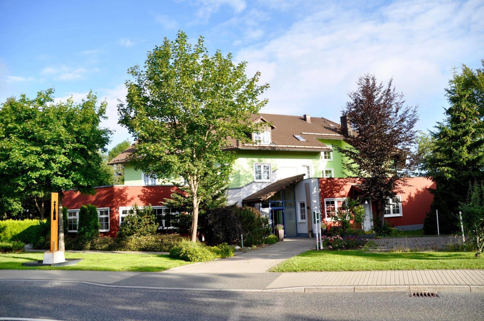Rennsteighotel Herrnberger Hof Neuhaus am Rennweg Extérieur photo